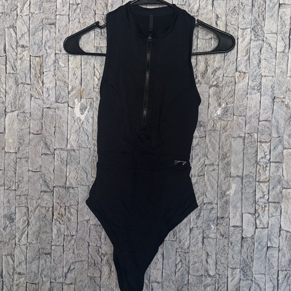 Gymshark Horizon Sport Swimsuit- black XS - Picture 3 of 9